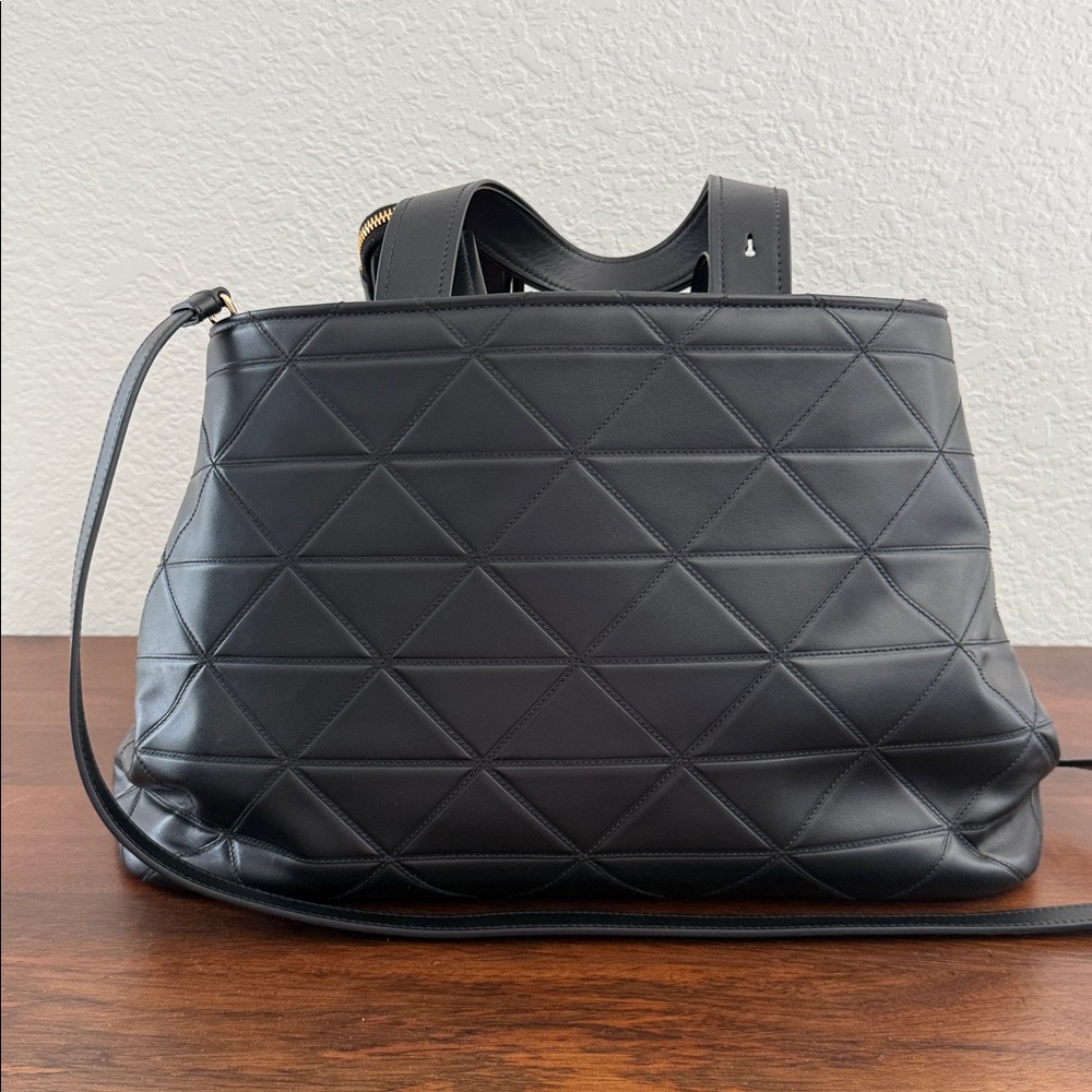PRADA Large Quilted Tote Black Leather Bag - Picture 4 of 17